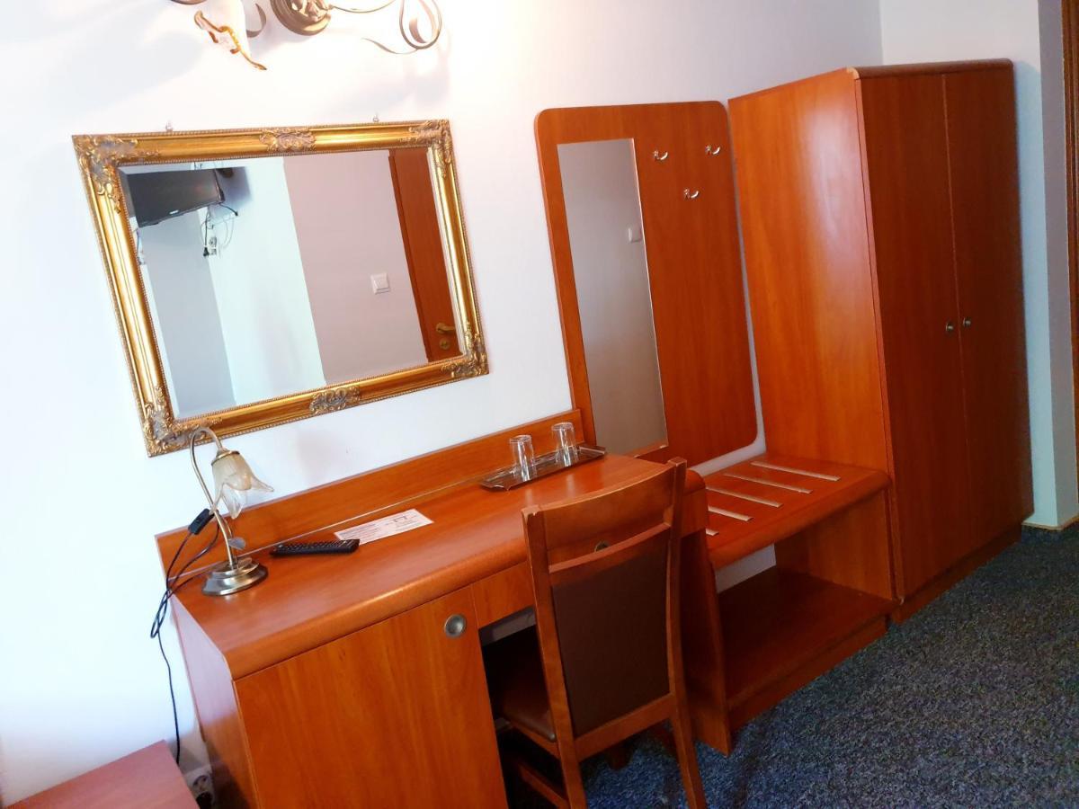 Willa Park Ostrowiec Swietokrzyski Luaran gambar