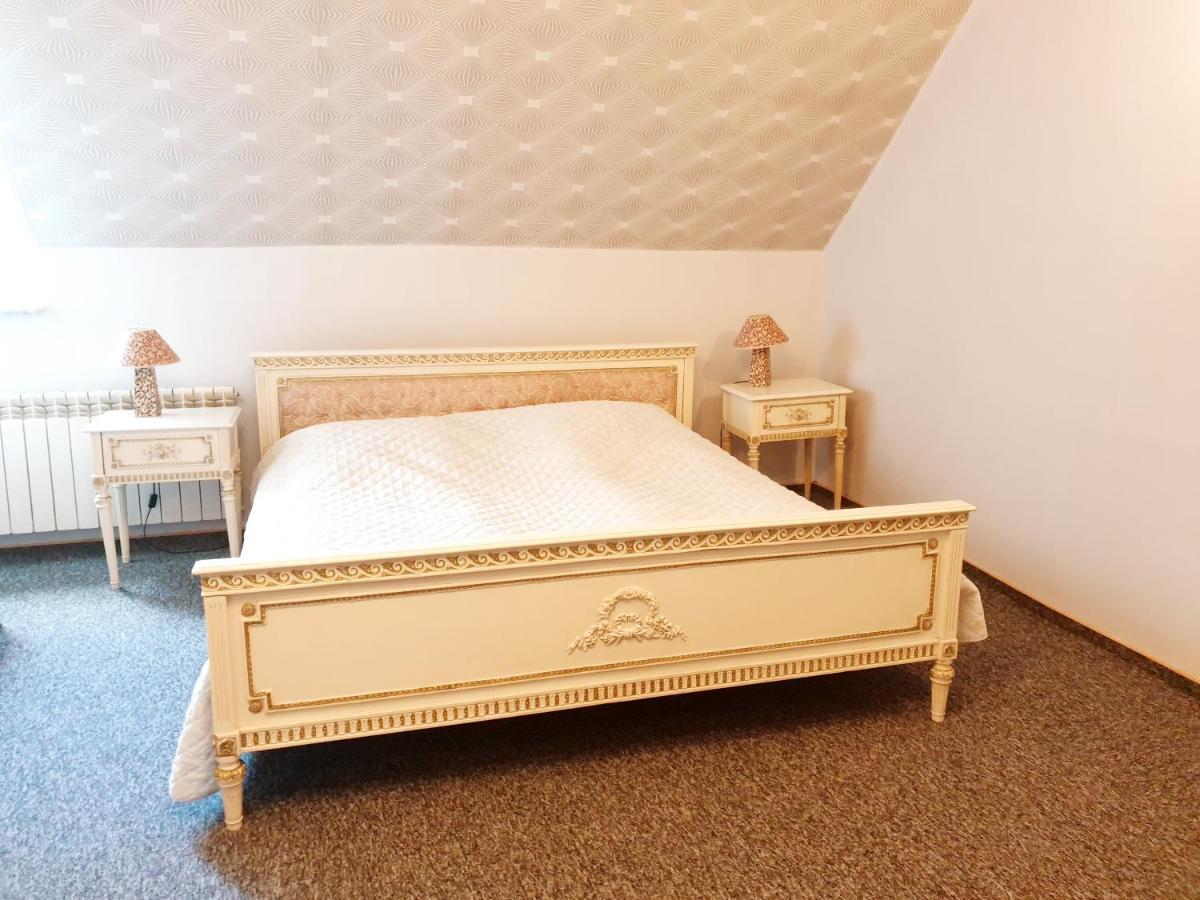 Willa Park Ostrowiec Swietokrzyski Luaran gambar