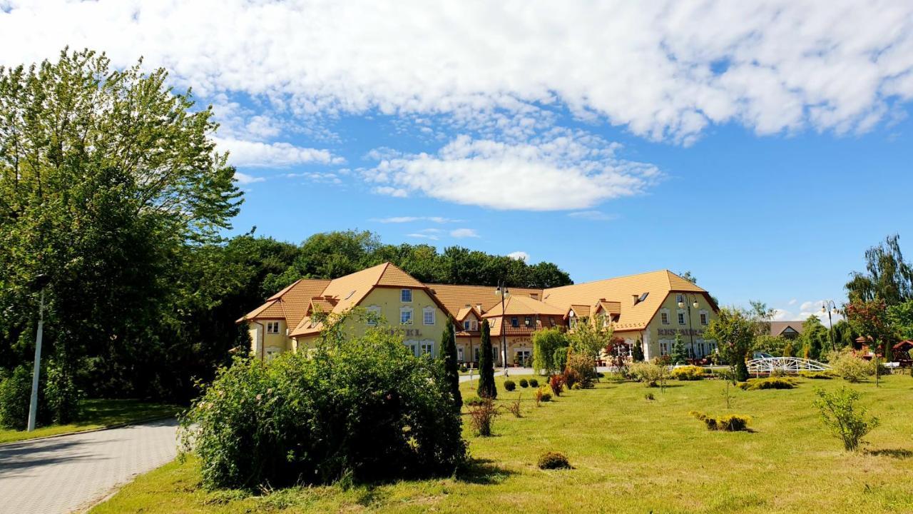 Willa Park Ostrowiec Swietokrzyski Luaran gambar
