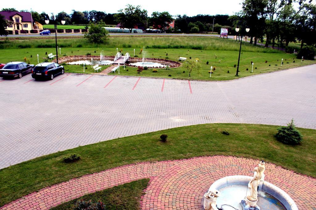 Willa Park Ostrowiec Swietokrzyski Luaran gambar